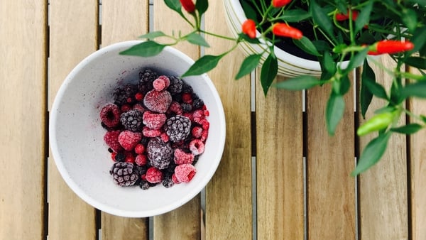 'Research shows that the vitamin content of frozen berries is comparable – and sometimes even higher – than that of fresh berries.' Photo: Sven/Unsplash