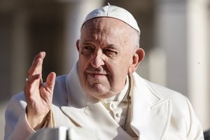 Pope Francis in hospital with 'respiratory infect…
