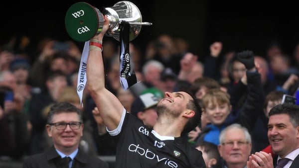 Sligo captain Niall Murphy hoists the trophy and looks to the heavens after paying tribute to the late Red Óg Murphy
