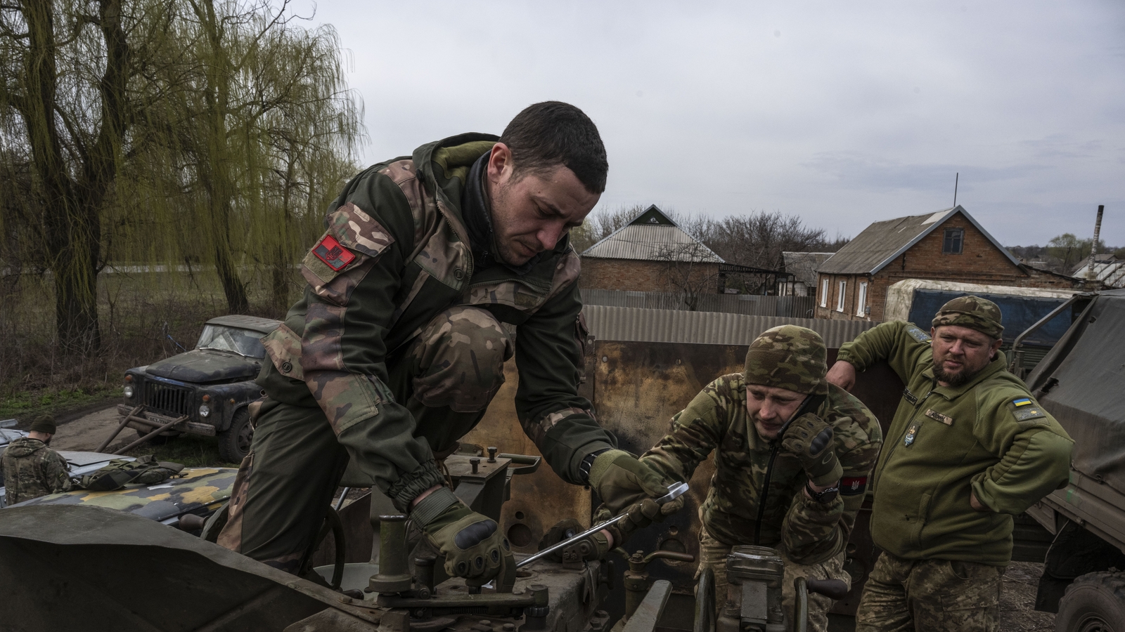 Ukraine mocks Russian claim to have captured Bakhmut