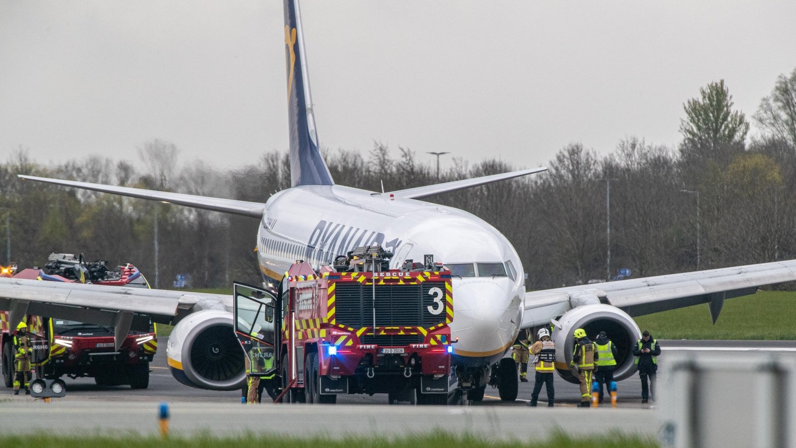 technical-issue-on-plane-during-landing-at-airport