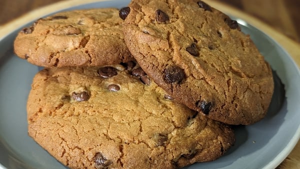 This recipe will make 12-14 large cookies.