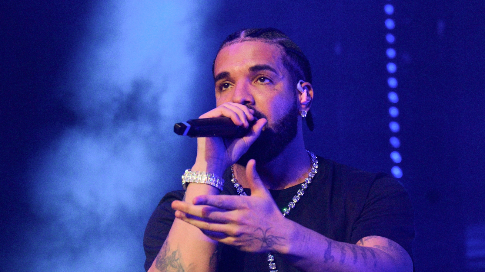 AI song imitating Drake removed from streaming services