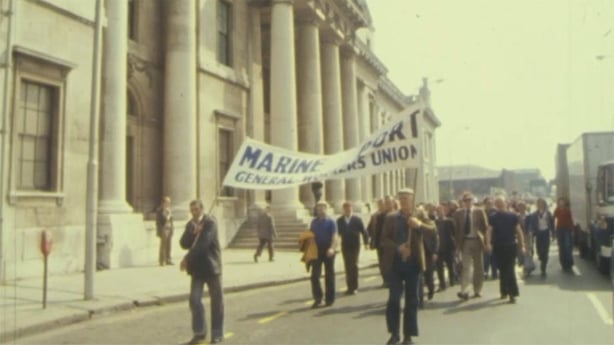 Dublin Dockers Protest outside Custom House (1978)