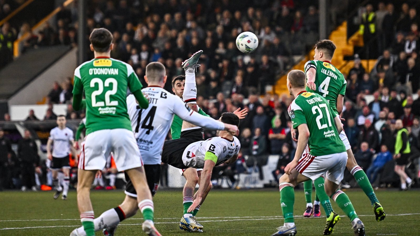 Dundalk leave it late to nab win against nineman Cork