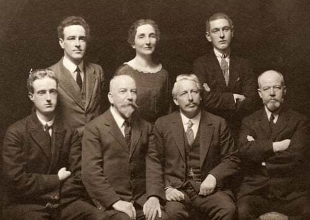 Century Ireland 257 - Art O'Brien, pictured front row, second from right. Photo: National Library of Ireland