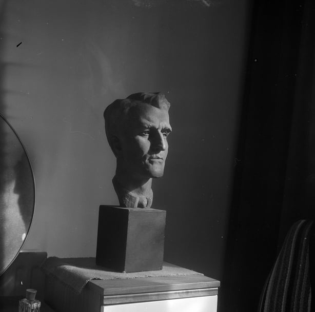 Bust statue of Ernie O'Malley