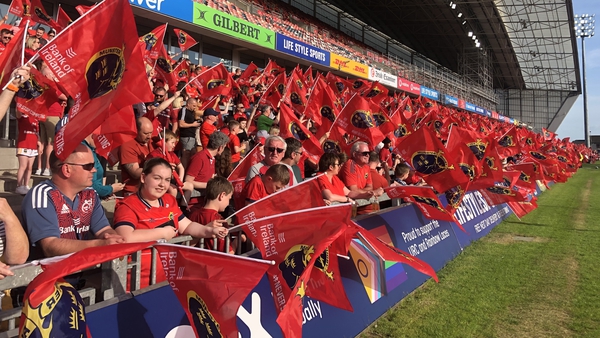 Munster fans welcomed their winning side to Thomond Park this evening