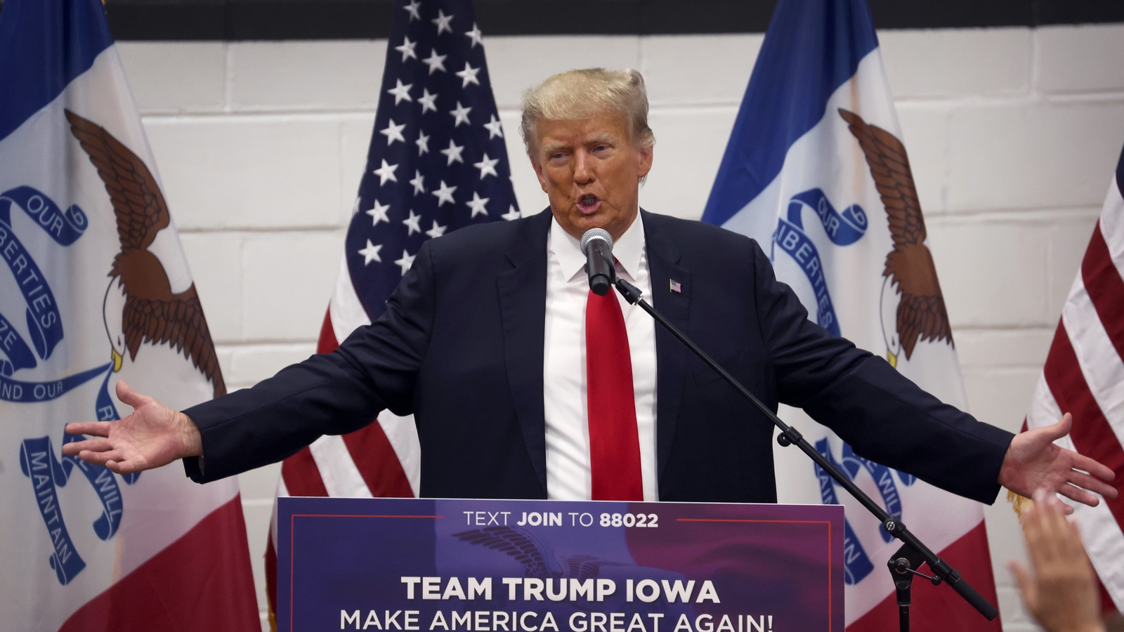 Trump told he is target in classified files inquiry