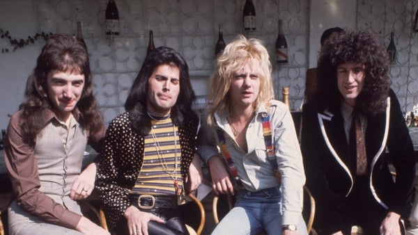 John Deacon, Freddie Mercury (Frederick Bulsara, 1946 - 1991), Roger Taylor and Brian May of Queen pictured together in 1976.