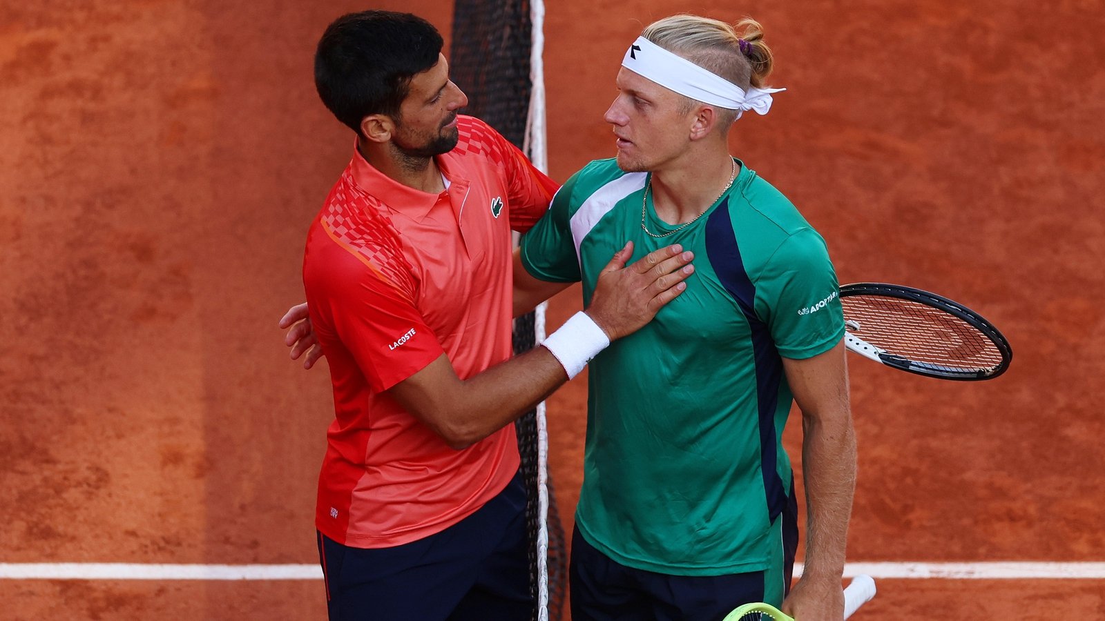 Djokovic battles into fourth round at French Open