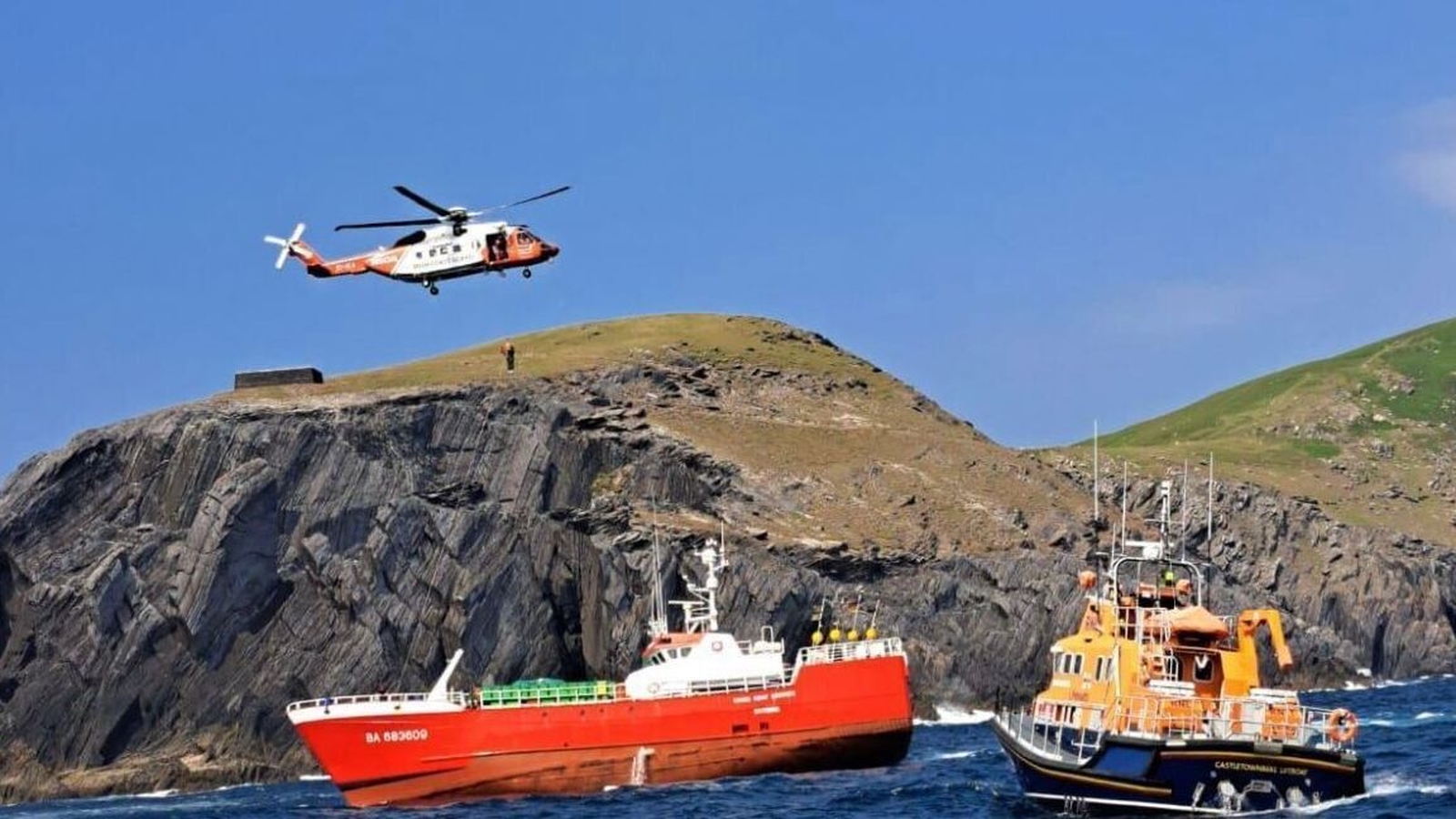 Crew airlifted after fishing vessel runs aground