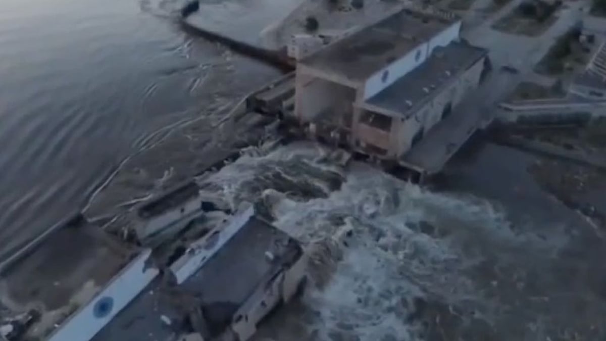 42,000 people at risk from flooding after Ukraine dam collapse ...