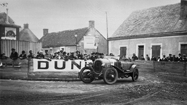 Le Mans 1923 winners André Lagache and René Leonard in their Chenard & Walker car at the Pontlieu turn. Photo: Klemantaski Collection/Getty Images