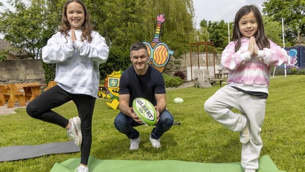 Irish international rugby player Johnny Sexton with Roxy Chaney (10) and Jasmine Hegarty (8) from Wicklow