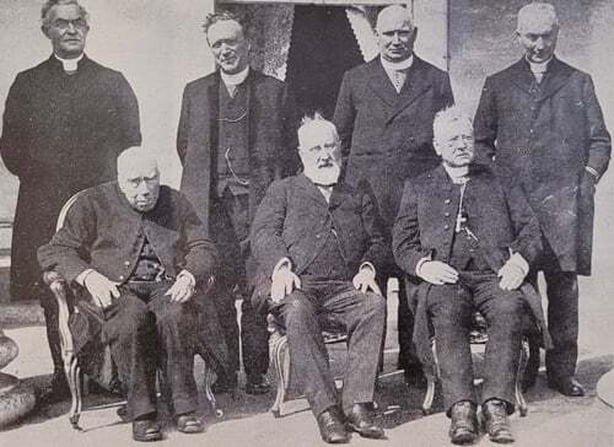 Irish hierarchy and Governor general (Standing l to r) Dr. Fogarty, Dr. O'Sullivan, Dr. McKenna, and Dr. Mulhern. (Seated) Cardinal Logue, the Governor General and Dr. Browne Photo: Irish Life, July 1923