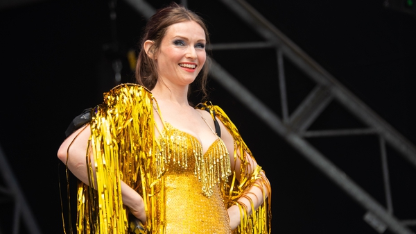 Sophie Ellis-Bextor - Dedicated the song Young Blood to her husband and bassist Richard Jones