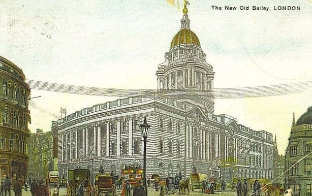 Postcard dated of the Old Bailey dating from 1910