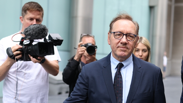 TESTEMUNHA ACUSA KEVIN SPACEY DE SER KEYSER SÖZE - inÉpcia