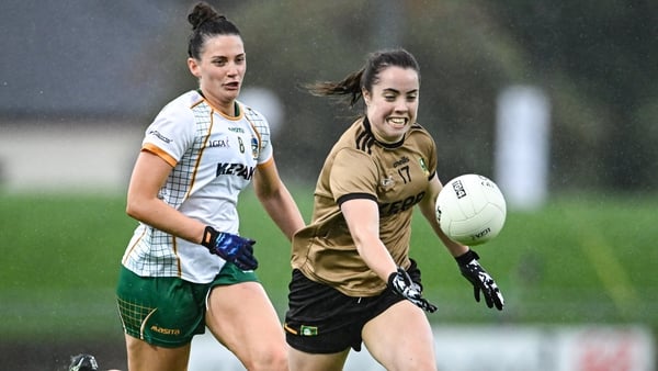 Danielle O'Leary of Kerry in action against Máire O'Shaughnessy