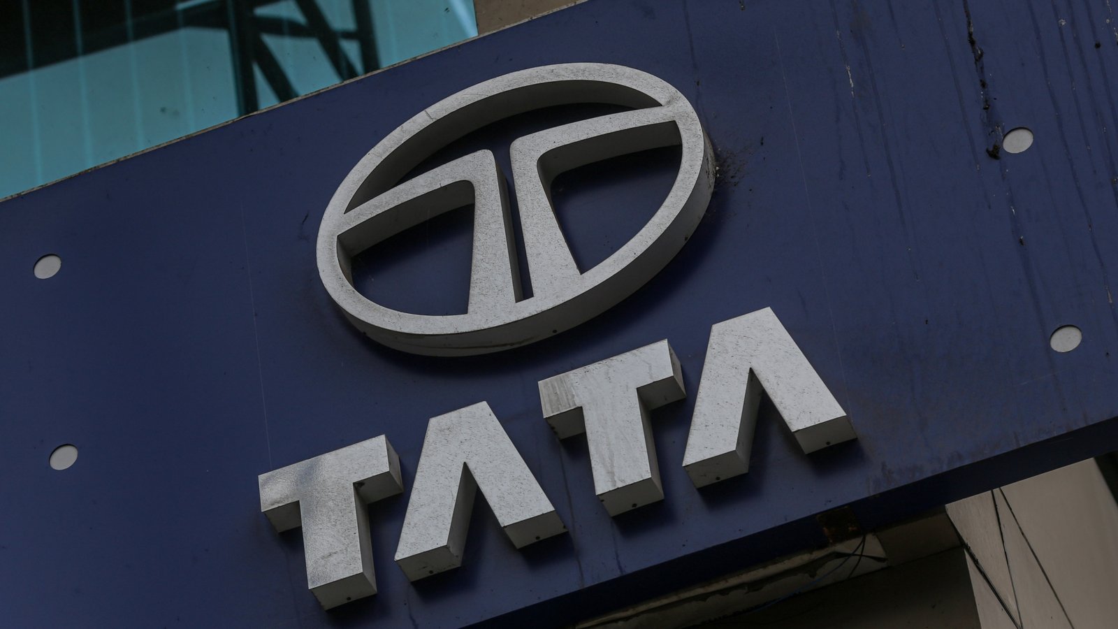 tata-picks-britain-for-new-ev-battery-plant