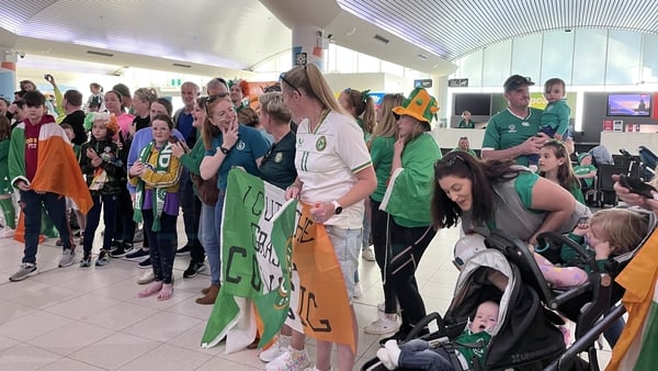 Fans turned out in the their droves to welcome the team to Perth