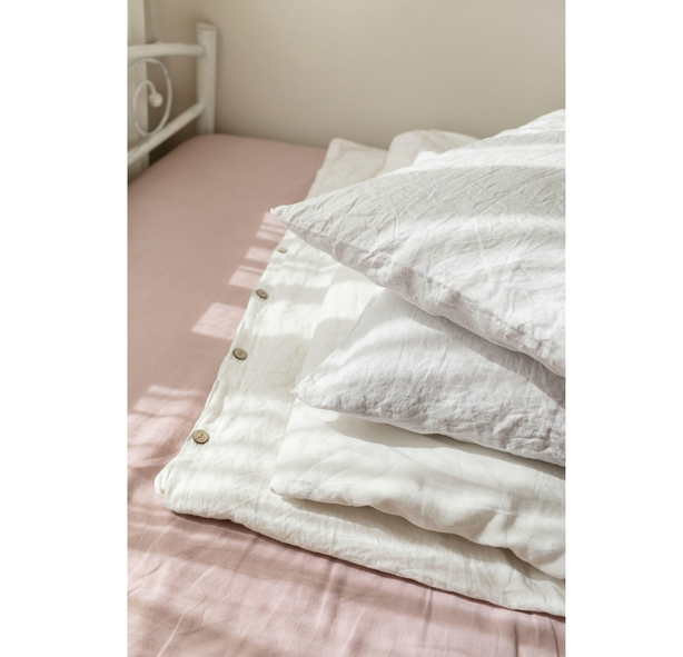 Linen sheets and pillowcases on bed
