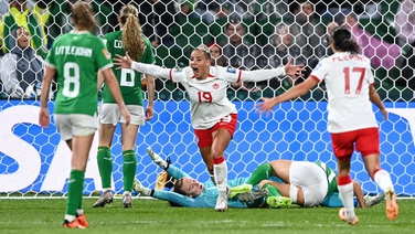 Adriana Leon plays the hero as Canada completes comeback to defeat Ireland  at Women's World Cup