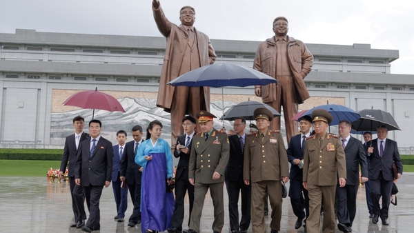 Sergei Shoigu and members of the Russian military delegation visit the Kim Il Sung and Kim Jong Il monuments (Credit: Russian Defence Ministry)