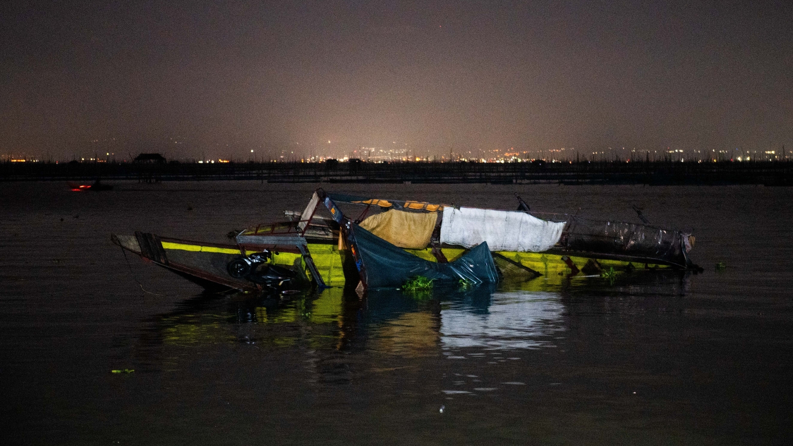 Fierce winds caused panic on ferry that capsized in Philippines