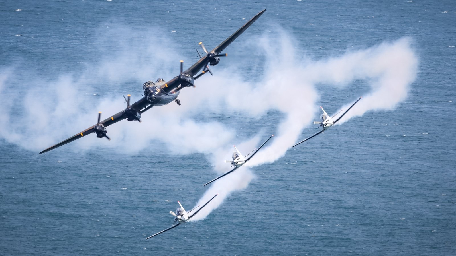 Aviation enthusiasts flock to Bray for annual air show