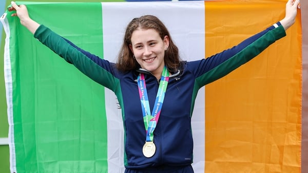 Roisin Ni Riain with her gold medal