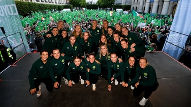 Thousands welcome Ireland home from Women's World Cup