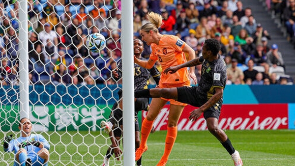 Jill Roord headed the Dutch in front