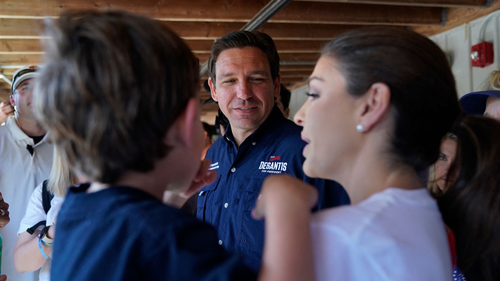 Trump swoops into fair to scramble DeSantis' efforts