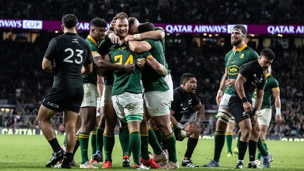 South Africa players congratulate Kwagga Smith (24) for his try against New Zealand