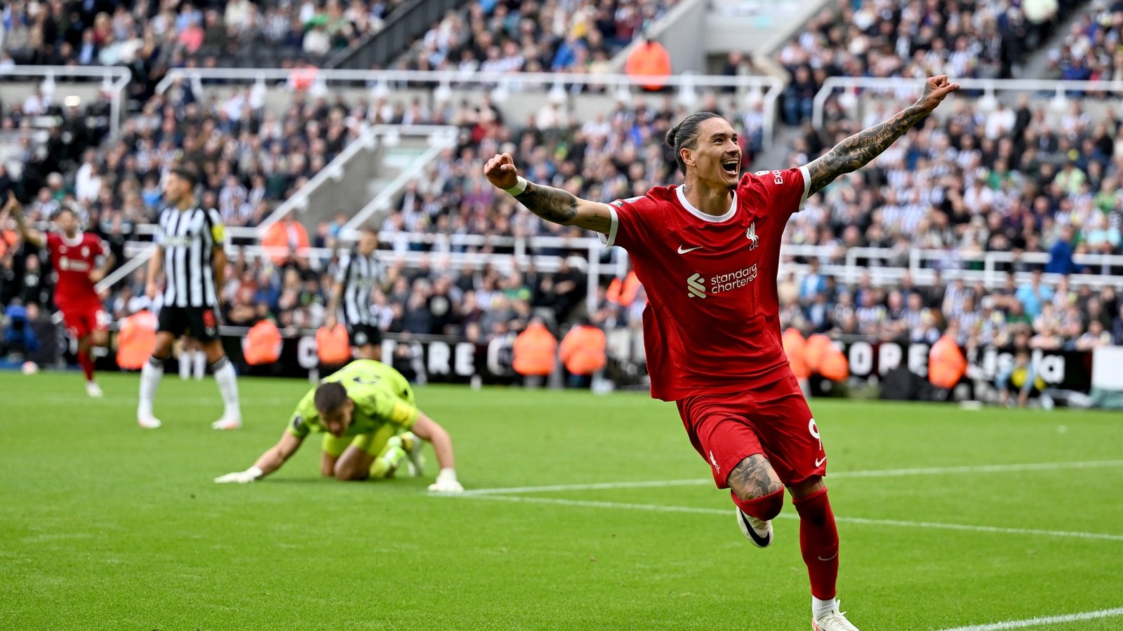 10-man Liverpool down Newcastle after late Nunez double