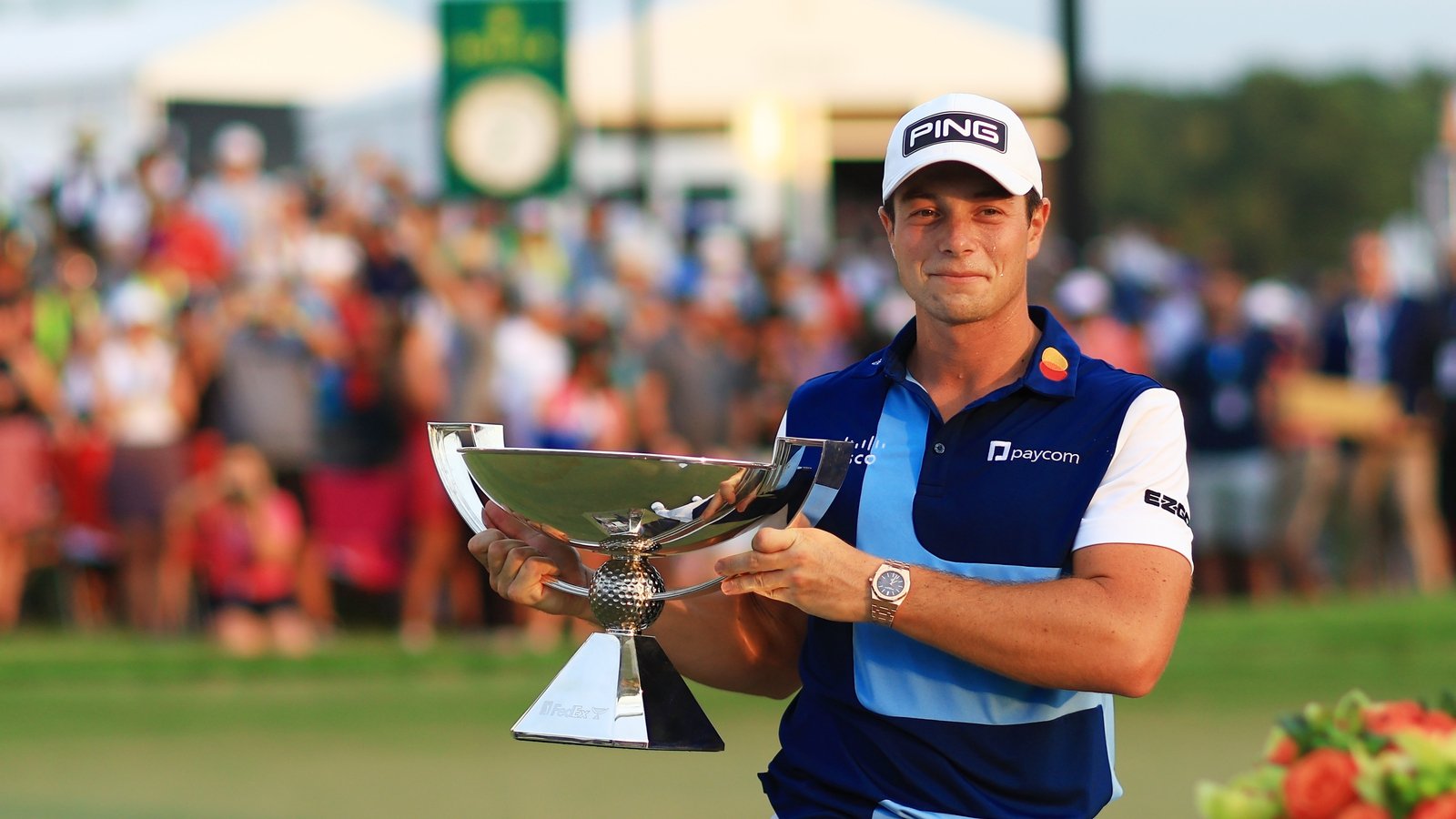 Hovland holds off Schauffele rally to win FedEx Cup