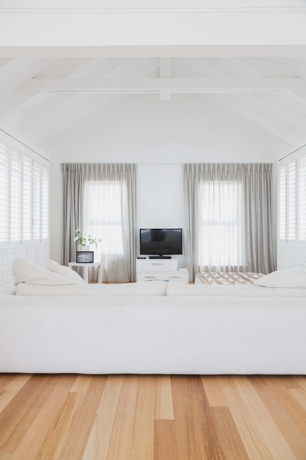 White walls and ceiling in a living room