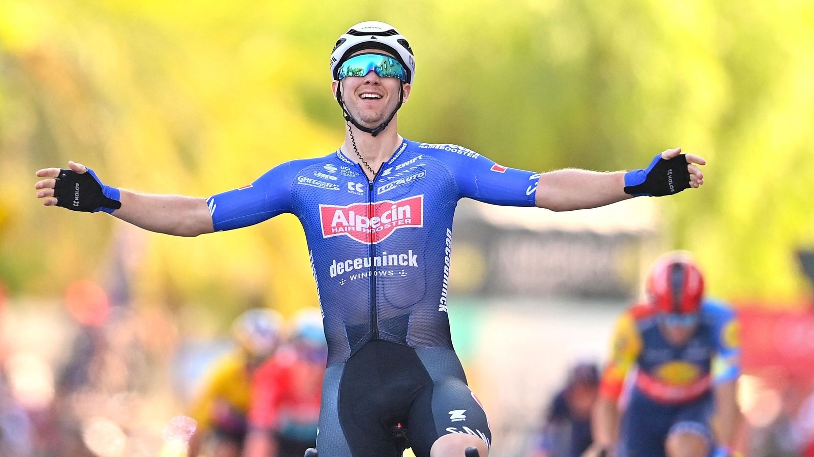 Kaden Groves wins Vuelta stage four in sprint finish