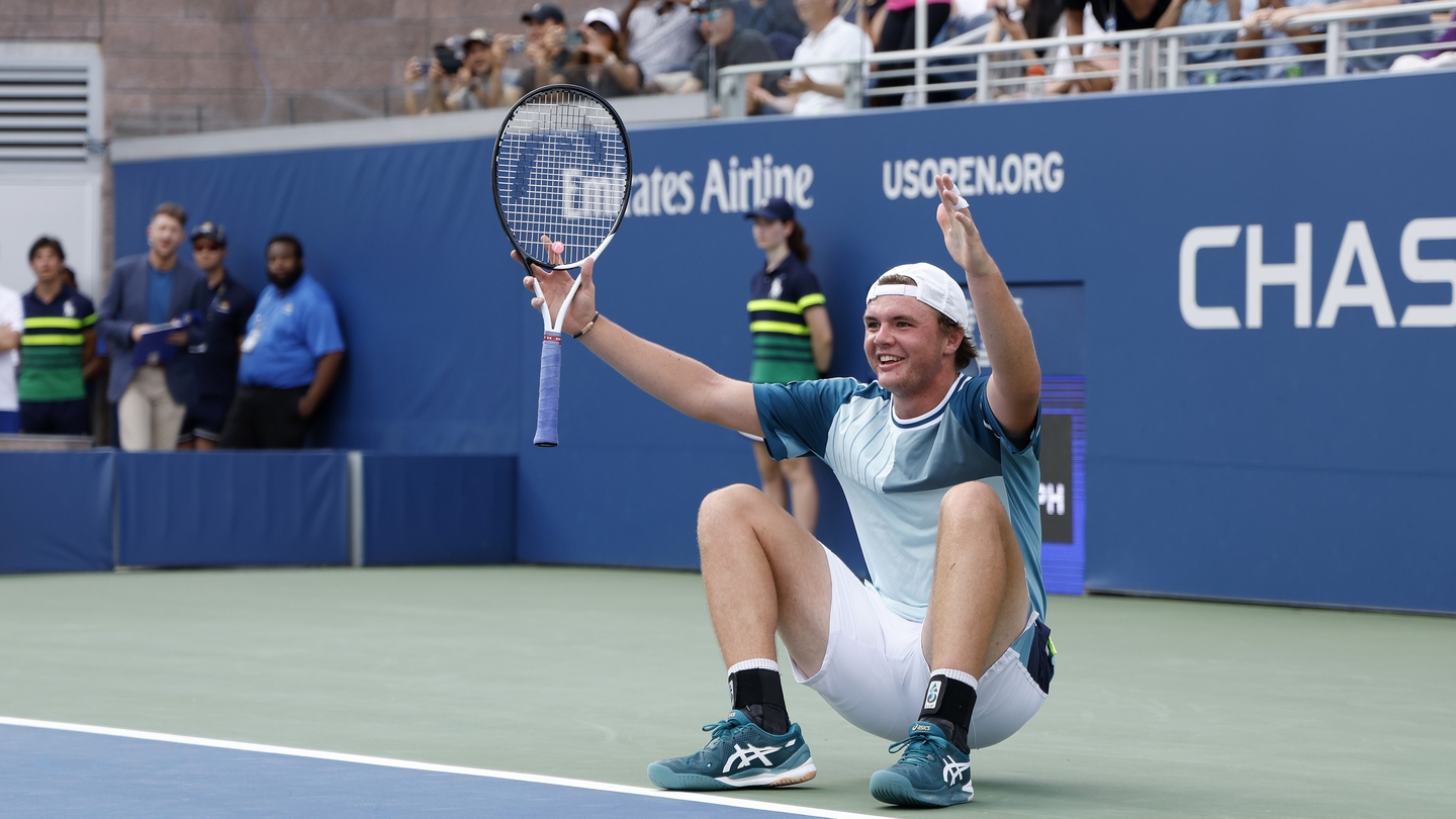 Swiss Indoors: Stricker strikes again, defeating Ruud in third set tiebreak