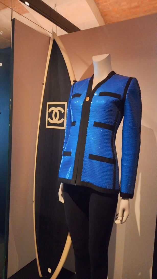 A blue blazer and leggins outfit from the Chanel spring/summer 1991 catwalk