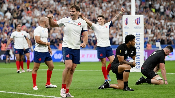Damian Penaud and his France team-mates celebrate after the full-time whistle sounds