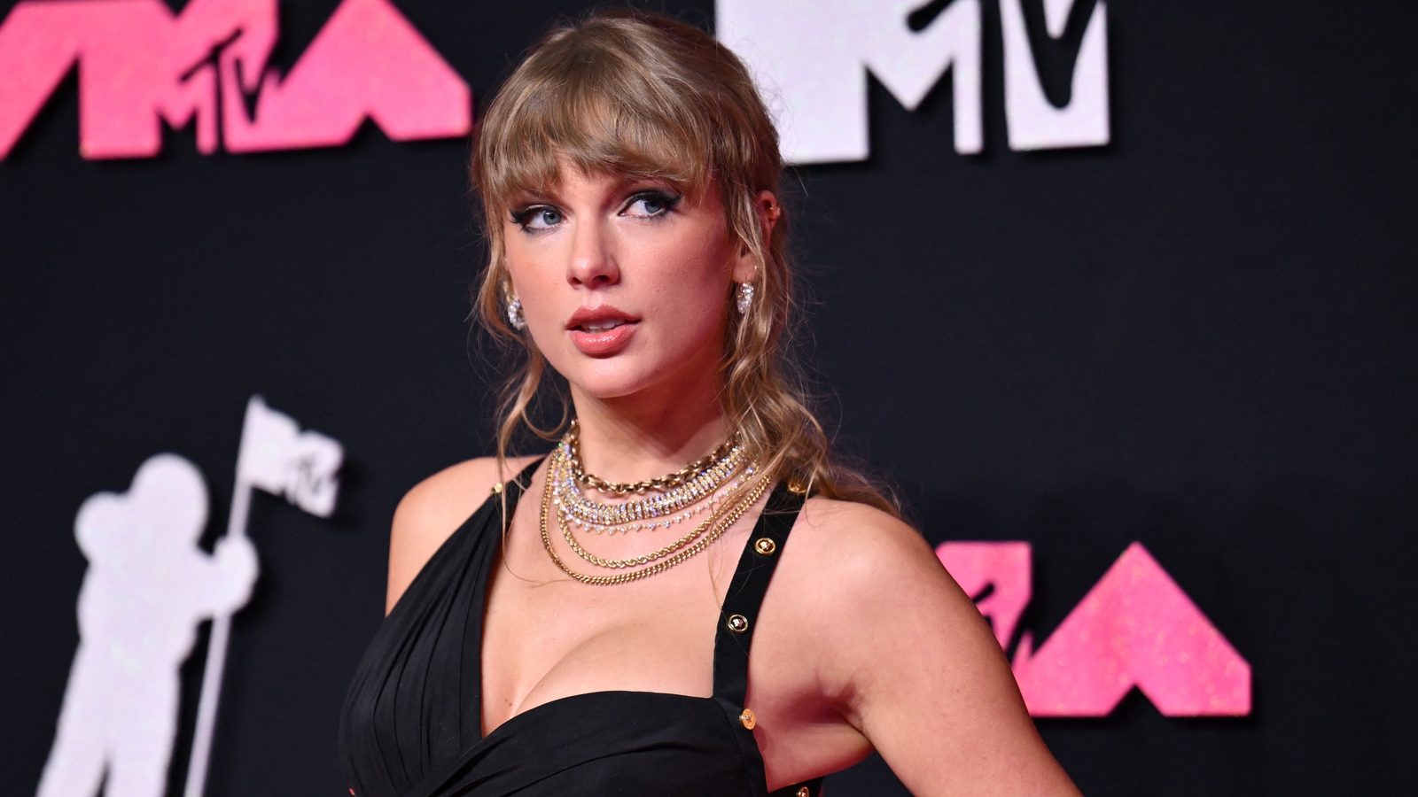 What the celebs wore on the MTV Video Music Awards pink carpet