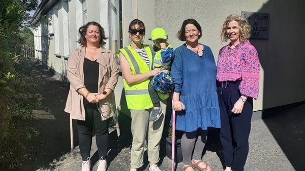 (L-R) Parents Rena Kieran, Paula Ruane, Sarah Seymour and Principal Karen Jackson outside Coldwood National School