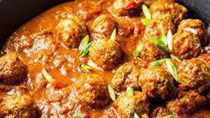Fragrant meatballs in curry sauce & Cottage pie