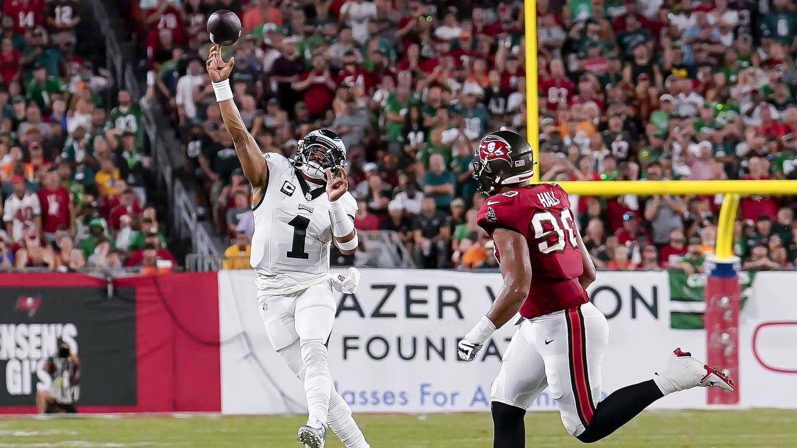 Philadelphia Eagles 25-11 Tampa Bay Buccaneers: Jalen Hurts throws