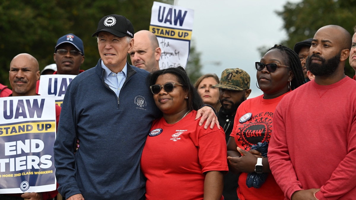 Joe Biden makes historic visit to picket line in Michigan to support ...