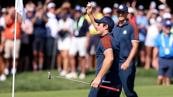 Viktor Hovland salutes the crowd in Rome