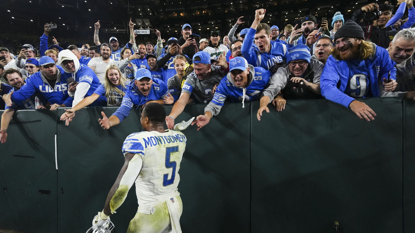 Lions carve up Packers behind David Montgomery's 3 touchdowns, 121